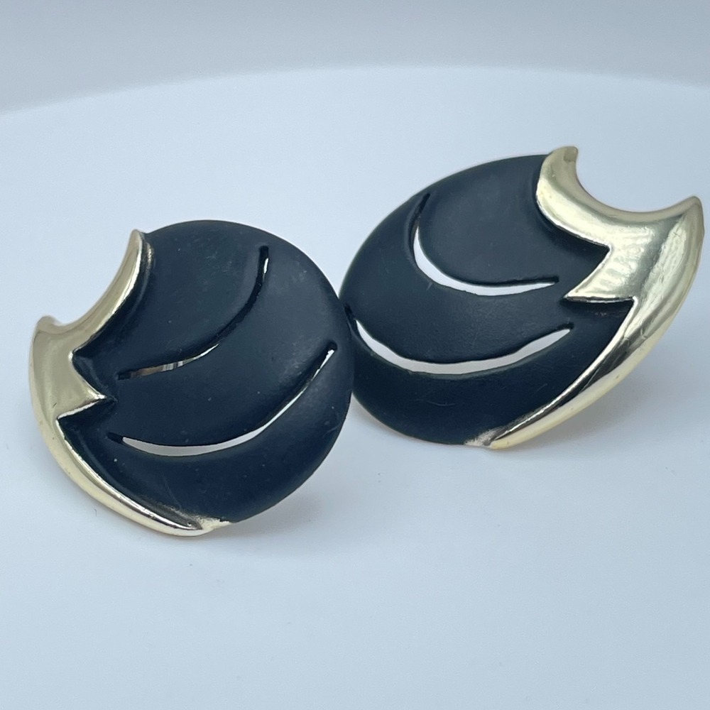 Vintage 90s Abstract Crescent Stud Earrings Gold Tone Women's Classic Jewelry